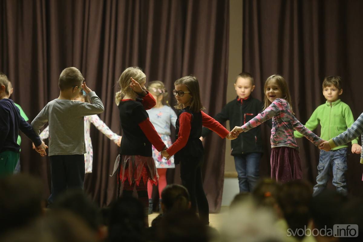 Foto: Děti z Bečvár se rodičům předvedly na vánoční besídce
