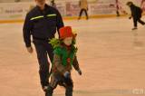 20171220135408_DSC_0411: Foto: Nejmladší členové čáslavského hokejového klubu si užili karneval na ledě