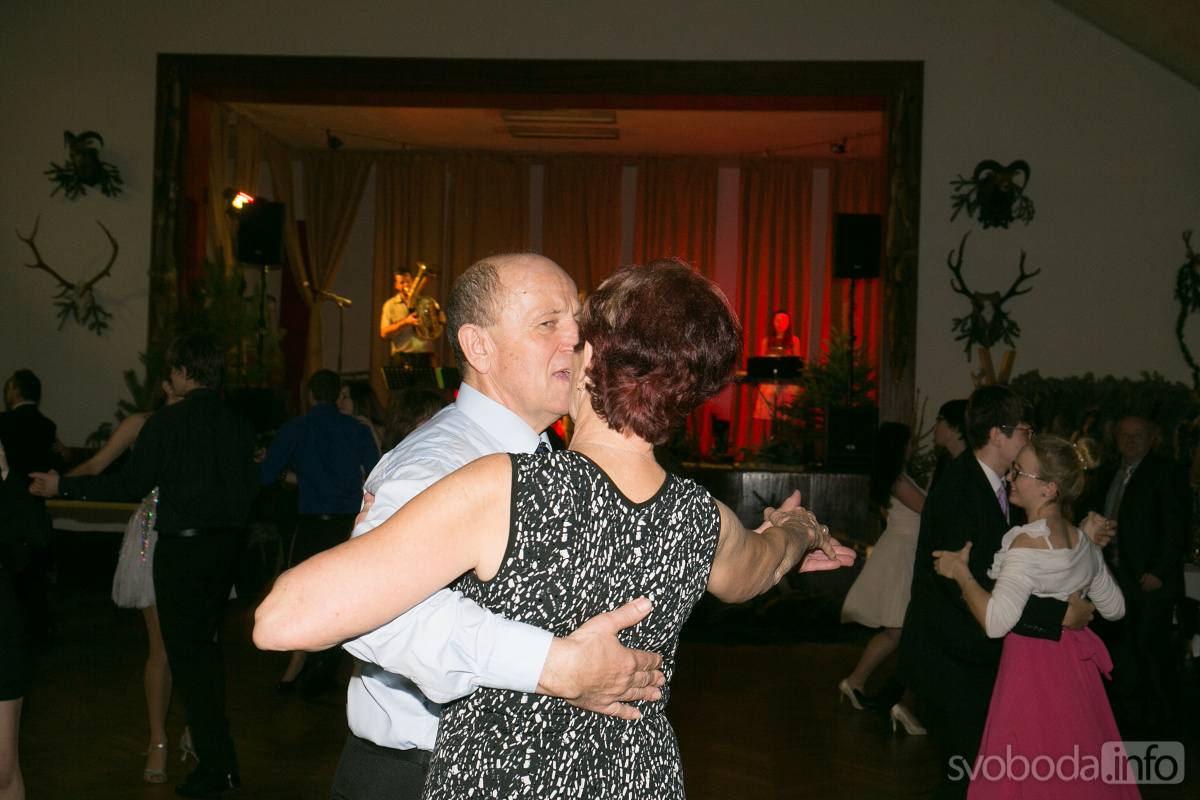 Foto: Myslivci si v sobotu zařádili i na plese v Radovesnicích II