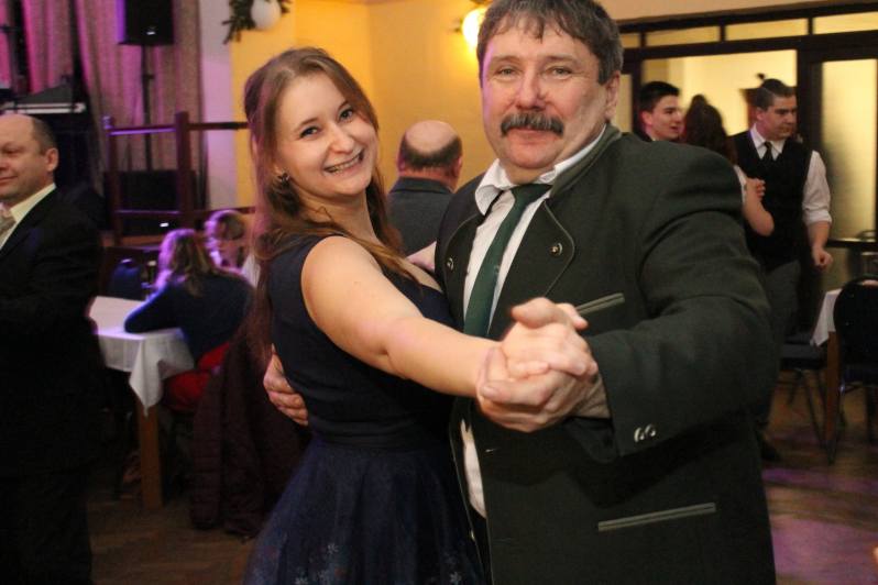 Foto: Myslivecký ples si užili i v Chotusicích, v pátek si zatančili v sokolovně