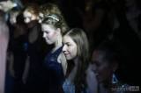 20180203095342_IMG_0732: Foto: Na plese ve Starých lázních převzali maturitní šerpy studenti kolínské Podnikatelky