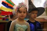 20180214130402_4G6H9844: Foto: Do MŠ Benešova II děti dorazily v maskách, školku zachvátil karneval