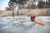 20180226105544_x-3966: Foto: Hasiči trénovali záchranu z probořené lední plochy