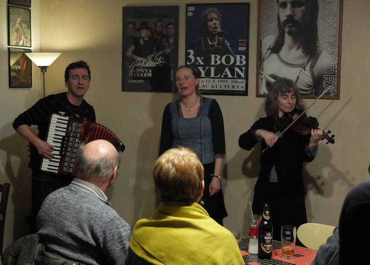 Foto, video: Blues Café bavila čtveřice muzikantů Jauvajs