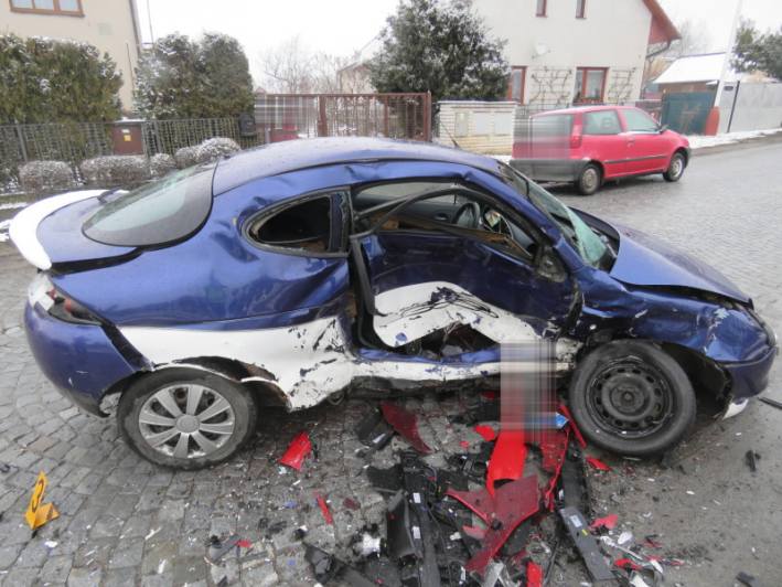 Osmnáctiletý řidič nebyl připoutaný, po nehodě utrpěl lehká zranění