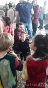 20180325222601_29513073_1843868342300603_2637022816862706053_n: Foto: Děti v Krakovanech řádily na karnevalu Červeného kříže