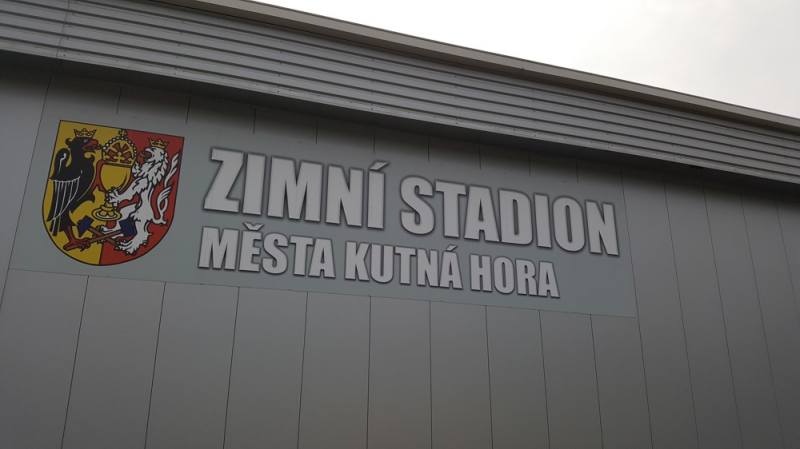 Chtějí opravit korodující střešní konstrukci zimního stadionu v Kutné Hoře