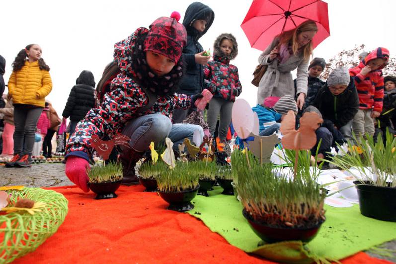 Foto: Letošní Velikonoční jarmark žáků ZŠ Žižkov déšť nepřekazil