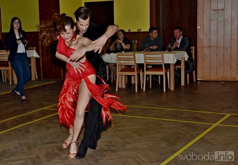 V Červených Pečkách se tancovalo až do rána, zahrál i Petr Vondráček!