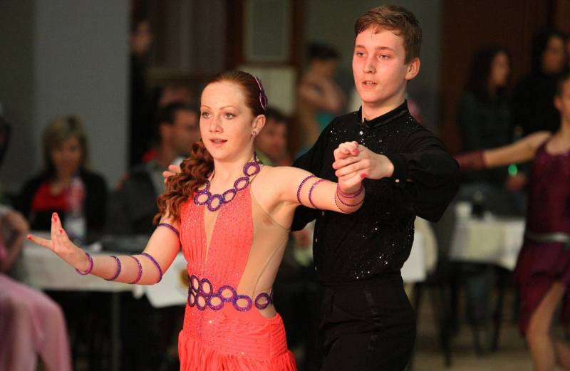 Více jak 150 tanečních párů se v neděli utká v tradiční soutěži v Lorci!