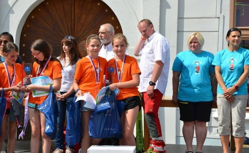  Žákyně ŽŠ Žehušice Michela Suchá a Nela Pikuliaková zvítězily v celostátním kole zdravotnické soutěže 