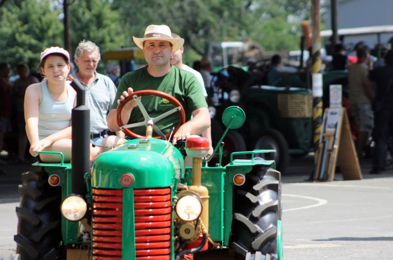 Foto: Pradědečkův traktor opět zamířil do Čáslavi