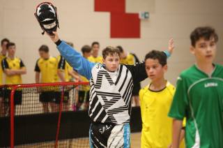 Foto: Turnaje ve florbalu, basketbalu, házené i fotbalu dospěly do bojů o medaile
