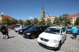 20180630134743_5G6H3071: Foto: Čáslavské náměstí v sobotu zaplavily desítky vozů VW Touran