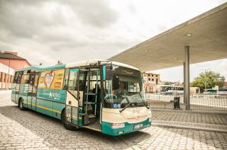 Řidiči autobusů: Nový kolínský terminál je komfortní