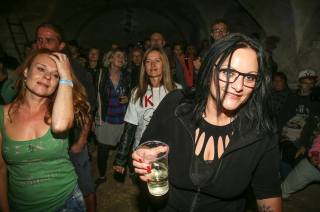 Foto: Fesťák na tvrzi vzdal hold polabskému punku
