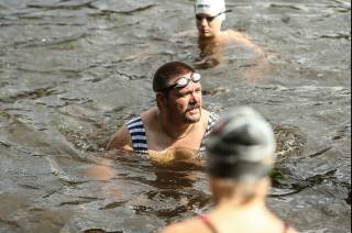 Foto: Plavci se utkali v Labi na memoriálu Hany Greenfieldové
