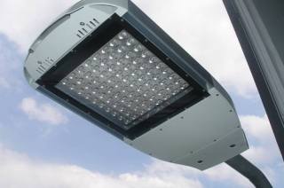Velký Osek dostává nové veřejné LED osvětlení