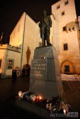 20181028213721_5G6H7192: Foto: U sochy T.G. Masaryka si v neděli večer připomněli sto let od vzniku Československa