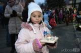 20181130183742_5G6H0328: Foto: V Křeseticích v pátek rozsvítili vánoční strom, zazpívaly děti ze školy