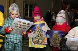 20181130183744_5G6H0445: Foto: V Křeseticích v pátek rozsvítili vánoční strom, zazpívaly děti ze školy