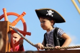 Foto: Pirátský den v Herolandu v obci Březová přilákal desítky rodin s dětmi