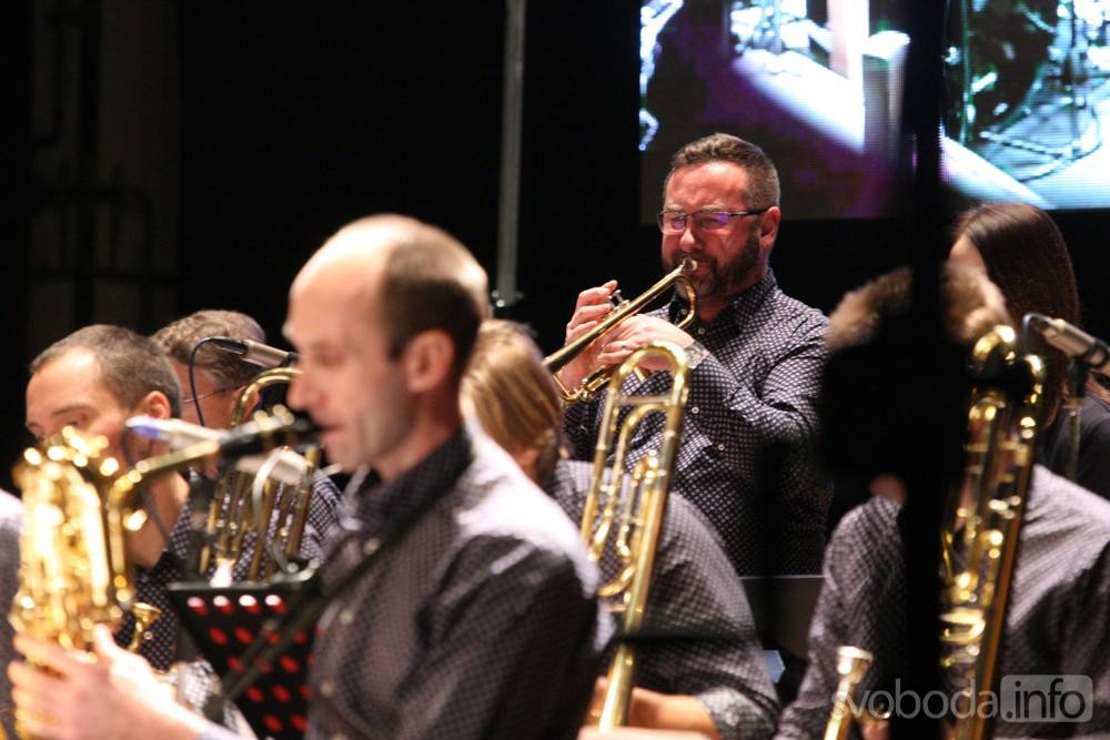 Foto: V kutnohorském Tylově divadle zahrál Kolínský Big Band s Jiřím Stivínem