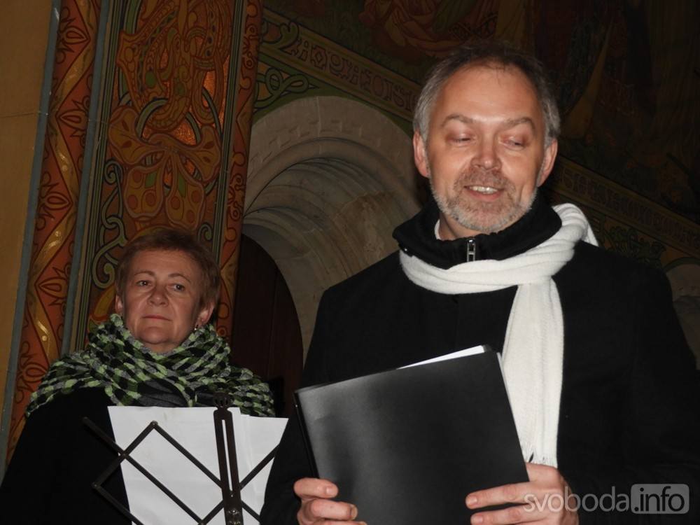 Foto, video: Adventní koncert v kostele na Gruntě si připravil komorní pěvecký sbor Freetet
