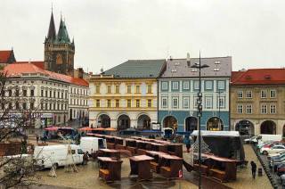 Karlovo náměstí se chystá na čtyřdení vánoční trhy