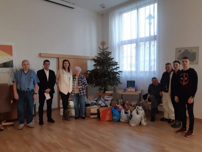 Vánoční sbírka na kutnohorské průmyslovce potěšila seniory v Domově Barbora