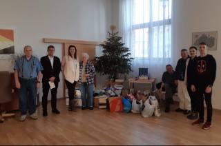 Vánoční sbírka na kutnohorské průmyslovce potěšila seniory v Domově Barbora