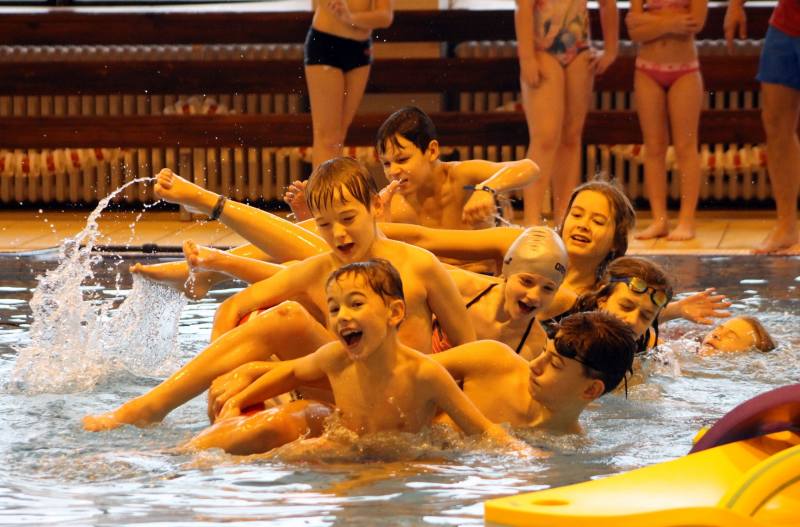 Foto: Kutnohorský bazén patřil v sobotu dopoledne především dětem
