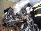 20190109074734_5-005: Foto: Hasiči u Čáslavi vyprostili zaklíněného řidiče po střetu dvou vozidel