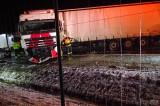 20190118153007_2-002: Foto: Havárie kamionu na Kolínsku uzavřela na čtyři hodiny dálnici D11