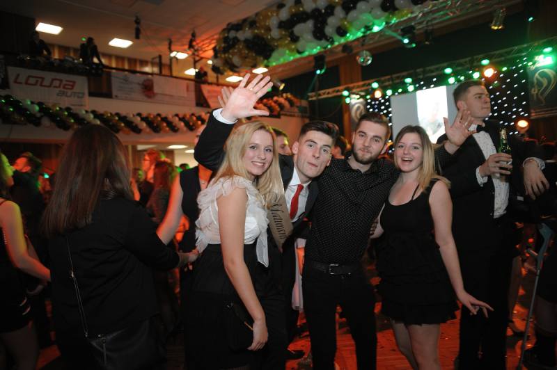 Foto: Svůj ples si v pátek v MSD užili maturanti Obchodní akademie Kolín