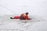 20190124123224_x-5709: Foto: Kolínští hasiči trénovali záchranu z probořeného ledu