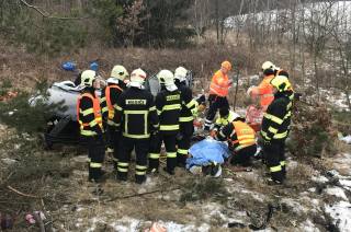 Aktualizováno, foto: Nehodu u Kostelce nad Černými lesy nepřežily dvě děti
