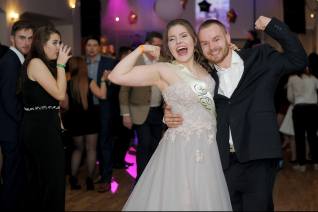 Foto: Maturanti kolínských Spojů si pro svůj ples vybrali Staré lázně