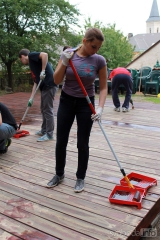 img_01592: Park U Tří pávů v centru Kutné Hory se díky dobrovolníkům z Foxconnu stal ještě lepším místem