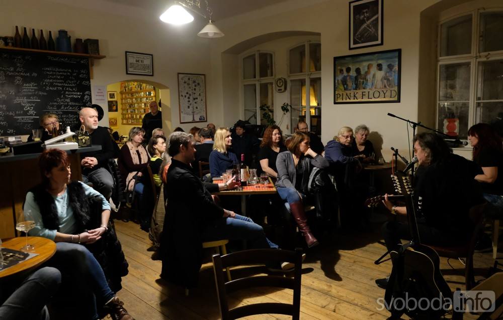 Foto: Projekt „Hora plná hudby“ pokračoval koncertem Jana „Sahary“ Hedla a Blanky Šrumové