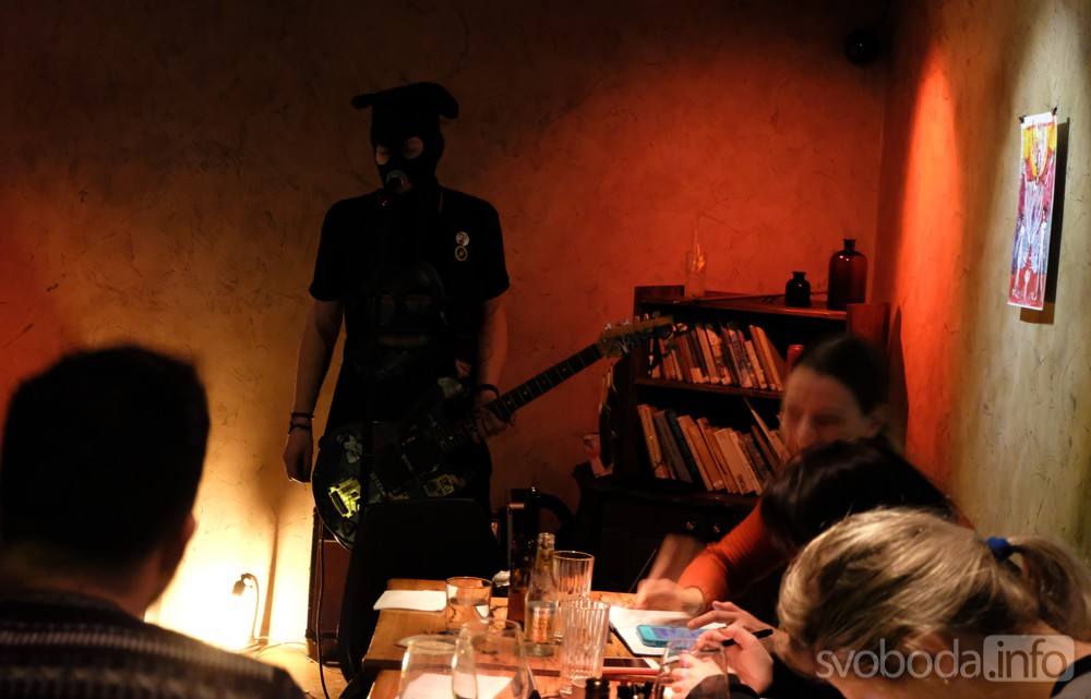 Kutnohorský bar 22 láká na tvorbu hudebníka, spisovatele a ilustrátora Jakuba Königa