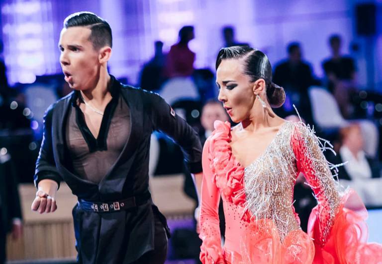 Patrik Dobruský a Veronika Nováková v semifinále Mistrovství ČR latinskoamerických tanců 2019