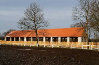 Dokončili obnovu historické pilíčové stodoly v Selmicích