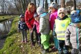 20190321134519_5G6H9610: Foto: Zima je definitivně pryč, děti z MŠ Benešova II vynesly Moranu a odemkly jaro!
