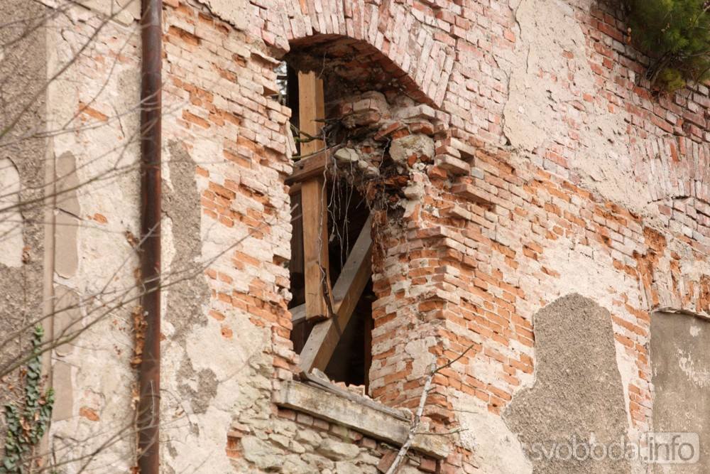 Vedle opravených památek můžete v Kutné Hoře najít také několik zdevastovaných budov