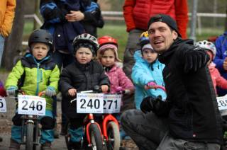 Foto: Na Kmochově ostrově odstartoval seriál dětských cyklistických závodů Cyklotour Kolín 