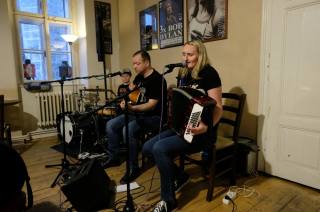 Foto: V kutnohorské kavárně Blues Café zahrálo Petra Börnerové Trio