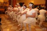 20190421011213_5G6H3893: Foto: Fialkový ples pozdravily žlebské ženy klasickým baletem „Labutí jezero“