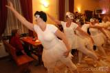 20190421011214_5G6H3953: Foto: Fialkový ples pozdravily žlebské ženy klasickým baletem „Labutí jezero“
