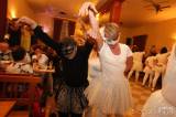 20190421011215_5G6H3959: Foto: Fialkový ples pozdravily žlebské ženy klasickým baletem „Labutí jezero“